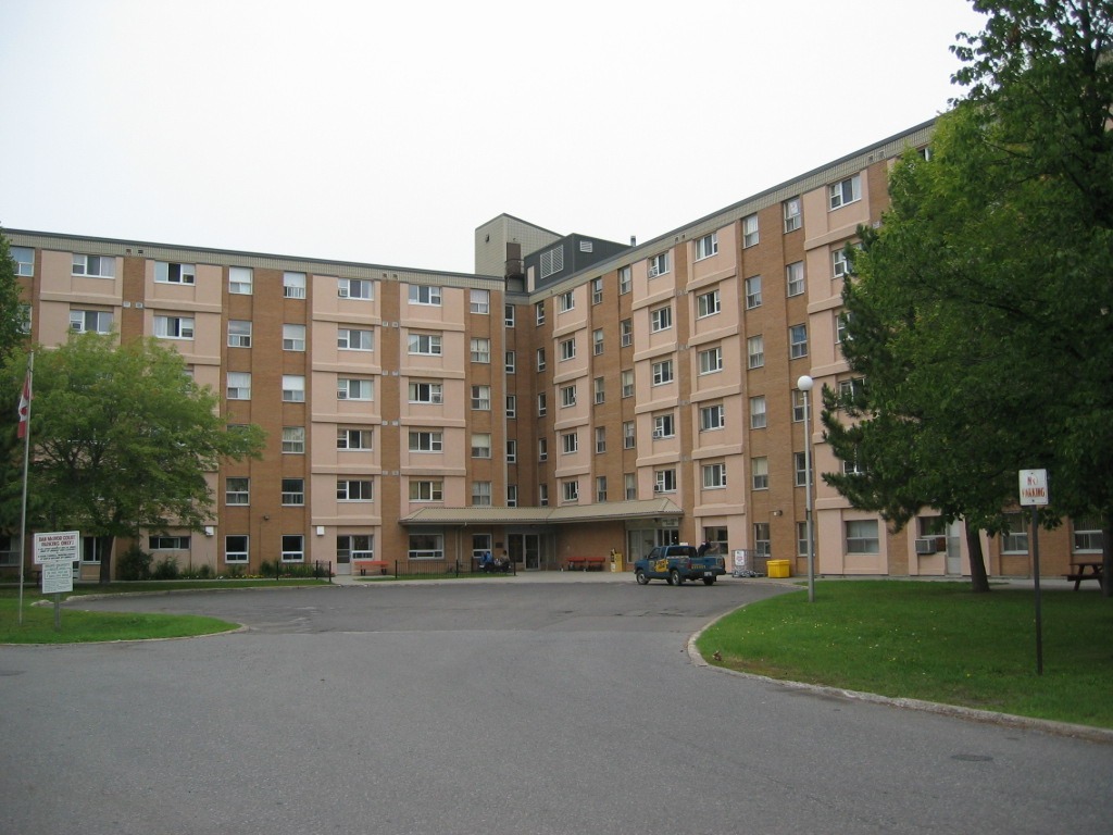 Photo of the exterior of McIvor Court, Thunder Bay (TBDSSAB)